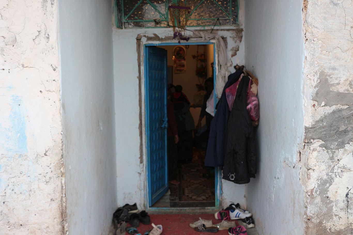Evi çökme tehlikesi altında bulunan aile yardım bekliyor